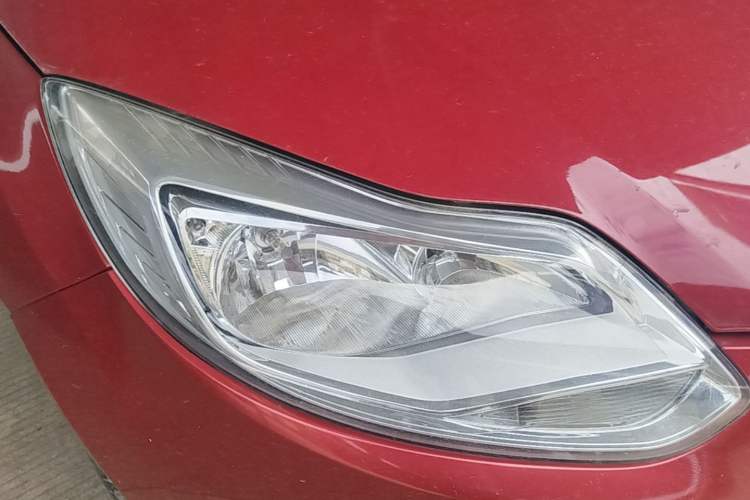 Used Ford Focus 2012 Hatchback 1.6L Automatic Fashion Edition Right Front Headlight