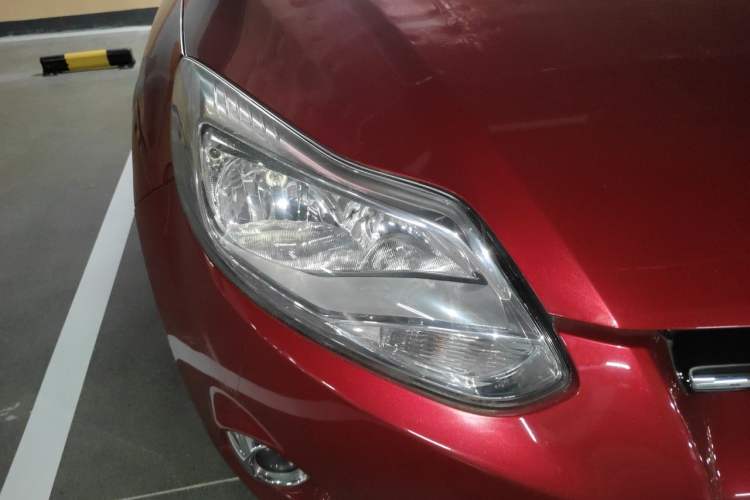 Used Ford Focus 2012 Sedan 1.6L Automatic Prestige Model Right Front Headlight