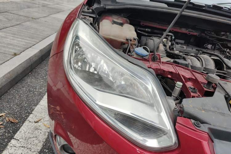 Used Ford Focus 2012 Hatchback 1.6L Automatic Fashion Edition Right Front Headlight