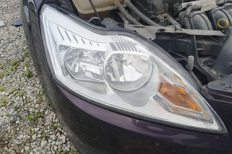 Used Ford Focus 2012 Sedan Classic 1.8L Manual Base Model Right Front Headlight