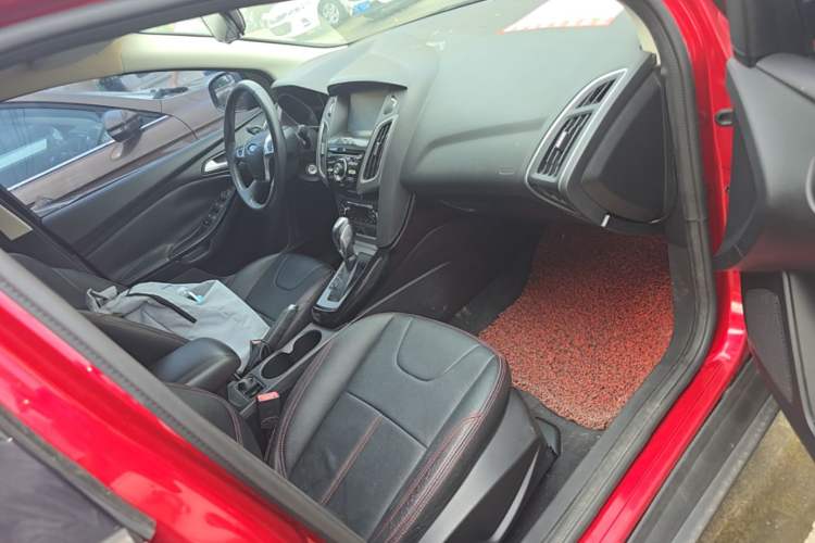 Used Ford Focus 2012 Sedan 1.6L Automatic Fashion Edition Right Front Seat