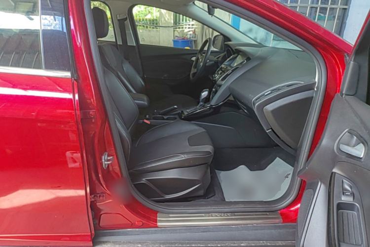 Used Ford Focus 2012 Sedan 1.6L Automatic Fashion Edition Right Front Seat
