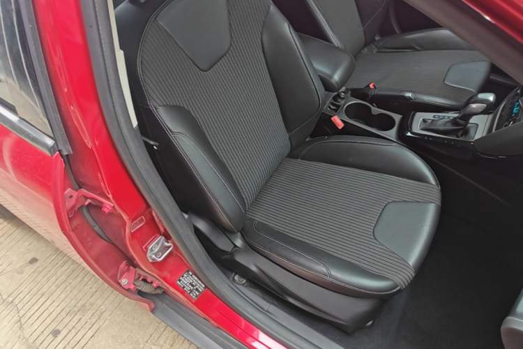 Used Ford Focus 2012 Sedan 1.6L Automatic Fashion Edition Right Front Seat