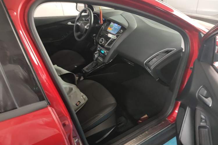 Used Ford Focus 2012 Hatchback 1.6L Automatic Fashion Edition Right Front Seat