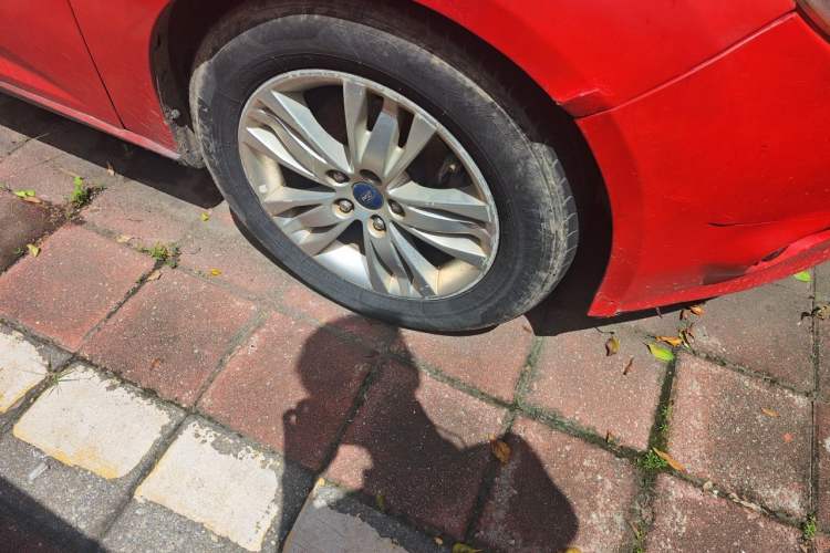 Used Ford Focus 2012 Hatchback 1.6L Automatic Comfort Model Right Front Wheel Hub