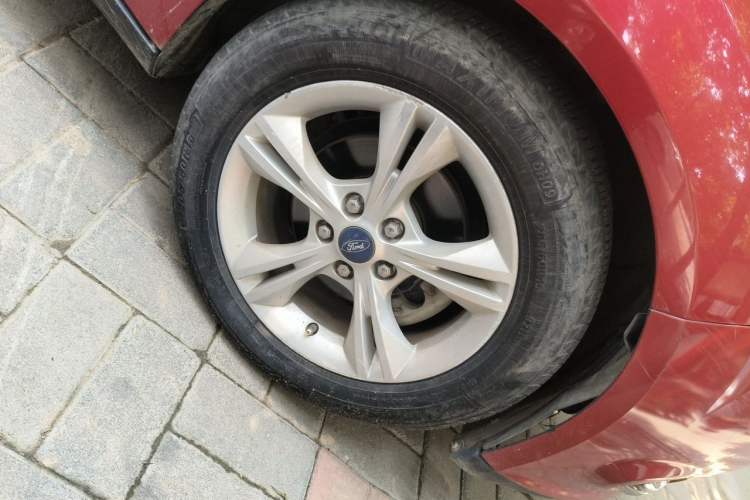 Used Ford Focus 2012 Hatchback 1.6L Automatic Fashion Edition Right Front Wheel Hub