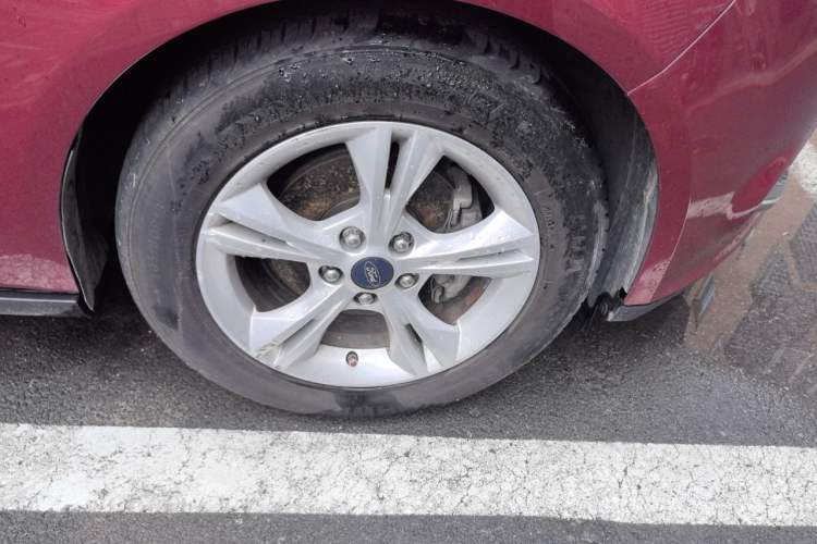Used Ford Focus 2012 Hatchback 1.6L Automatic Fashion Edition Right Front Wheel Hub