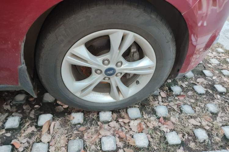 Used Ford Focus 2012 Sedan 1.6L Automatic Fashion Edition Right Front Wheel Hub