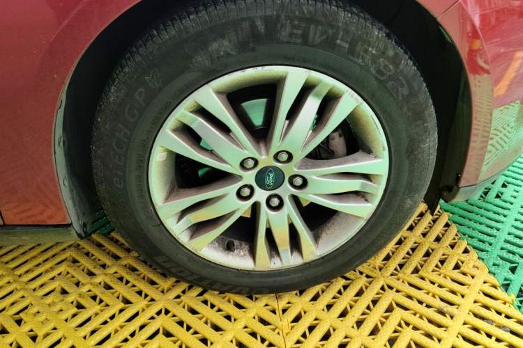 Used Ford Focus 2012 Hatchback 1.6L Automatic Comfort Model Right Front Wheel Hub