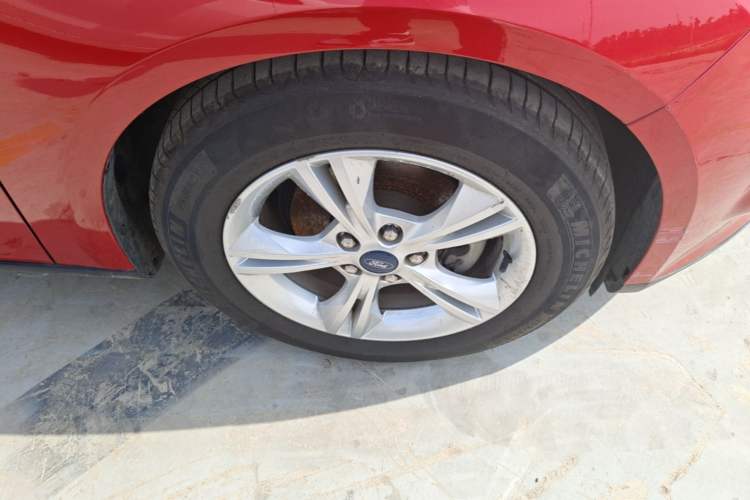 Used Ford Focus 2012 Hatchback 1.6L Automatic Fashion Edition Right Front Wheel Hub