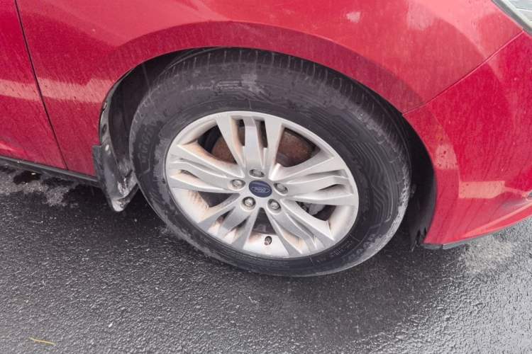 Used Ford Focus 2012 Hatchback 1.6L Automatic Fashion Edition Right Front Wheel Hub