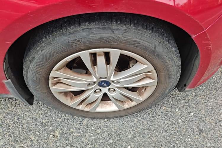 Used Ford Focus 2012 Hatchback 1.6L Automatic Comfort Model Right Front Wheel Hub