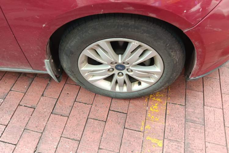 Used Ford Focus 2012 Hatchback 1.6L Automatic Comfort Model Right Front Wheel Hub