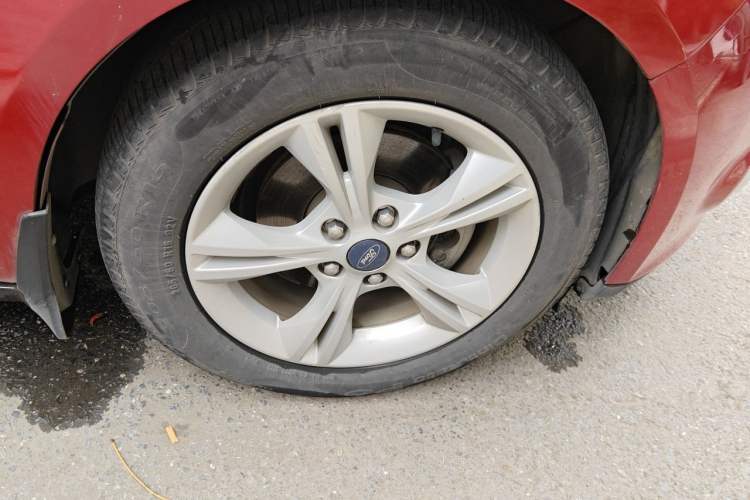 Used Ford Focus 2012 Sedan 1.6L Automatic Fashion Edition Right Front Wheel Hub