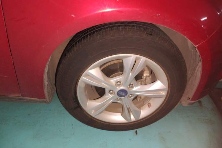 Used Ford Focus 2012 Hatchback 1.6L Automatic Fashion Edition Right Front Wheel Hub
