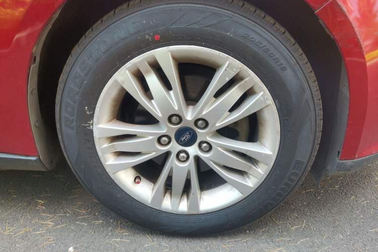 Used Ford Focus 2012 Sedan 1.6L Automatic Comfort Model Right Front Wheel Hub