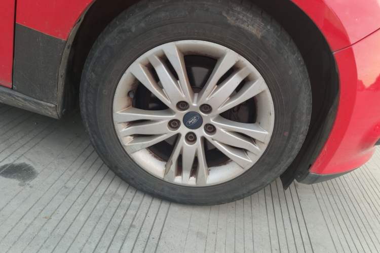 Used Ford Focus 2012 Sedan 1.6L Automatic Comfort Model Right Front Wheel Hub