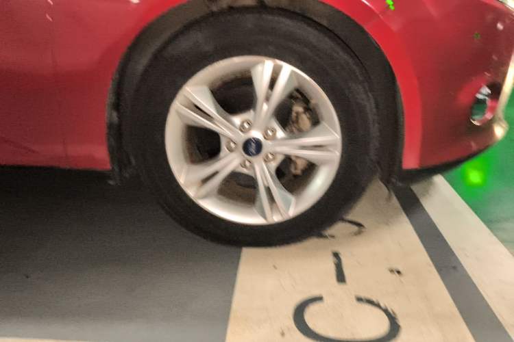 Used Ford Focus 2012 Hatchback 1.6L Automatic Fashion Edition Right Front Wheel Hub