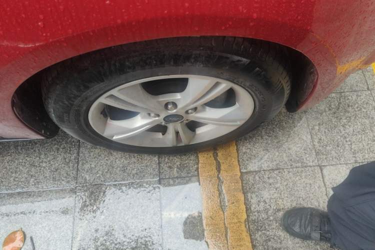 Used Ford Focus 2012 Hatchback 1.6L Automatic Fashion Edition Right Front Wheel Hub