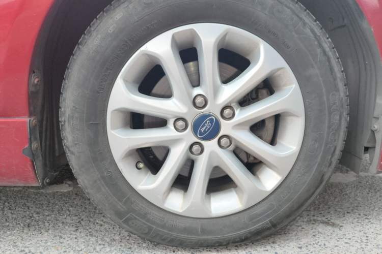 Used Ford Focus 2012 Hatchback Classic 1.8L Automatic Fashion Edition Right Front Wheel Hub