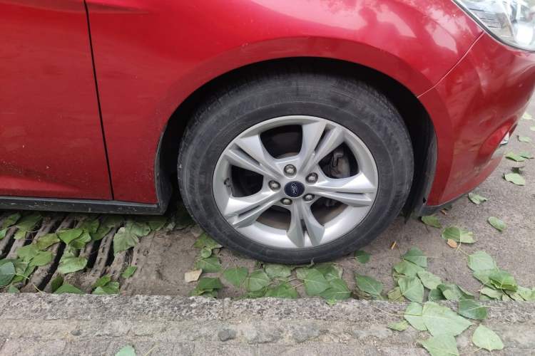Used Ford Focus 2012 Hatchback 1.6L Manual Fashion Edition Right Front Wheel Hub