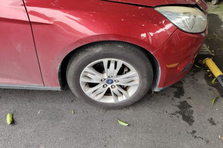 Used Ford Focus 2012 Sedan 1.6L Automatic Comfort Model Right Front Wheel Hub