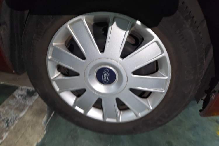 Used Ford Focus 2012 Hatchback Classic 1.8L Automatic Base Model Right Front Wheel Hub