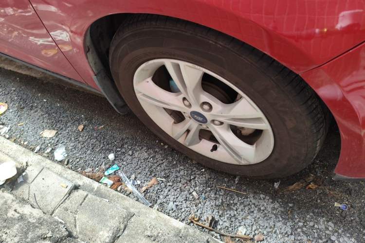 Used Ford Focus 2012 Hatchback 1.6L Automatic Fashion Edition Right Front Wheel Hub