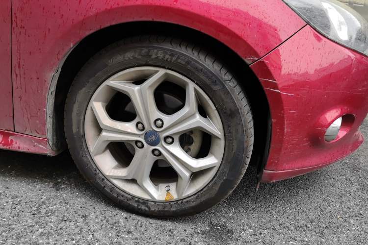 Used Ford Focus 2012 Hatchback 2.0L Automatic Luxury Sport Model Right Front Wheel Hub