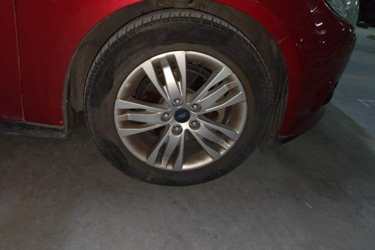 Used Ford Focus 2012 Hatchback 1.6L Automatic Comfort Model Right Front Wheel Hub