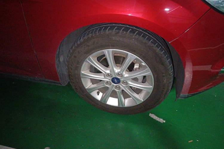 Used Ford Focus 2012 Sedan 1.6L Automatic Prestige Model Right Front Wheel Hub