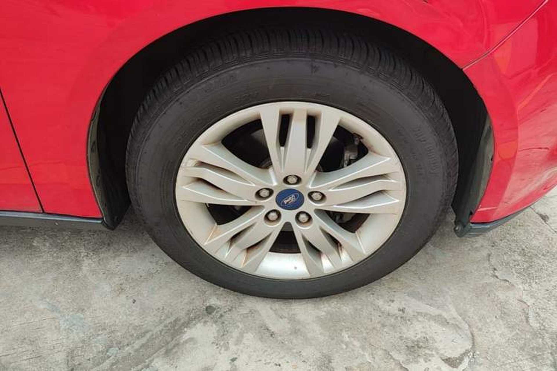 Used Ford Focus 2012 Hatchback 1.6L Automatic Comfort Model Right Front Wheel Hub