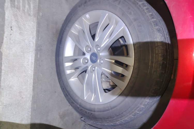 Used Ford Focus 2012 Hatchback 1.6L Automatic Comfort Model Right Front Wheel Hub