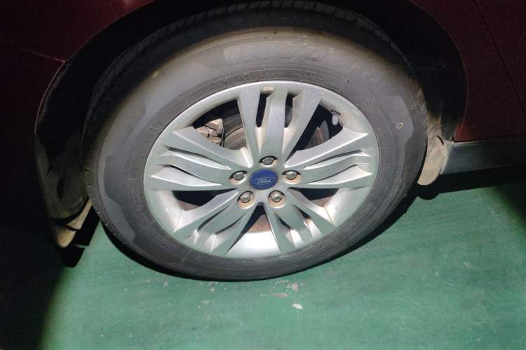 Used Ford Focus 2012 Hatchback 1.6L Automatic Comfort Model Right Front Wheel Hub