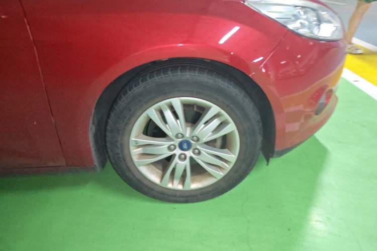 Used Ford Focus 2012 Hatchback 1.6L Automatic Comfort Model Right Front Wheel Hub