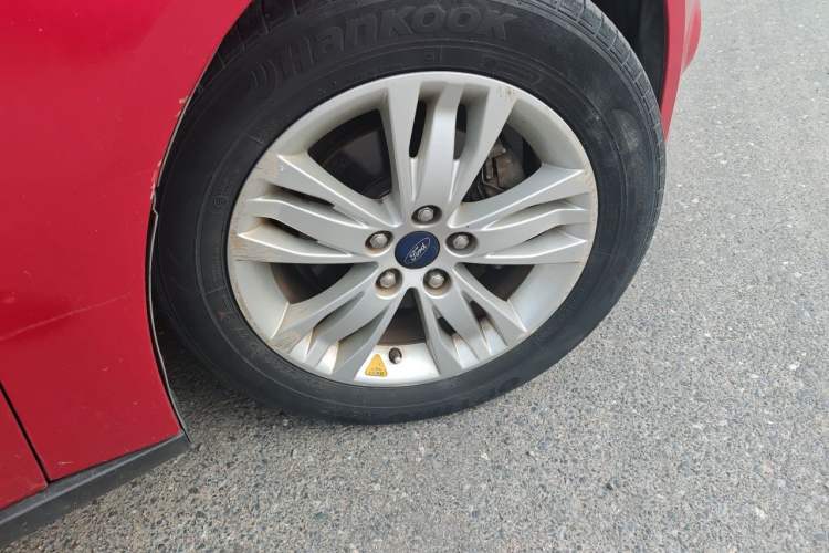 Used Ford Focus 2012 Sedan 1.6L Automatic Comfort Model Right Front Wheel Hub