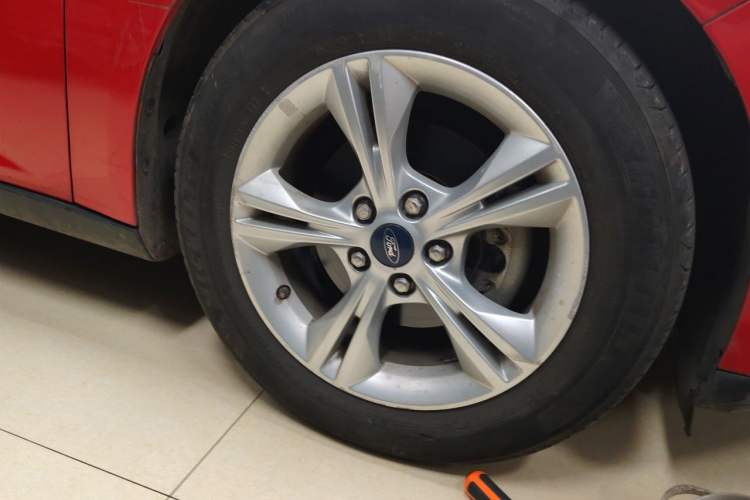 Used Ford Focus 2012 Hatchback 1.6L Automatic Fashion Edition Right Front Wheel Hub