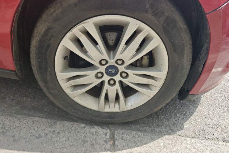 Used Ford Focus 2012 Hatchback 1.6L Automatic Comfort Model Right Front Wheel Hub