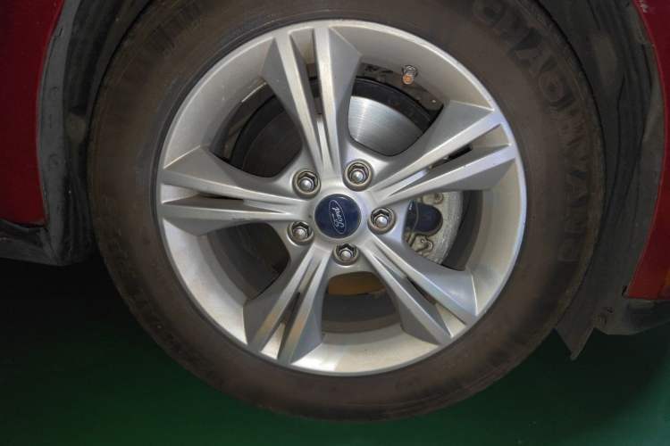 Used Ford Focus 2012 Sedan 1.6L Automatic Fashion Edition Right Front Wheel Hub