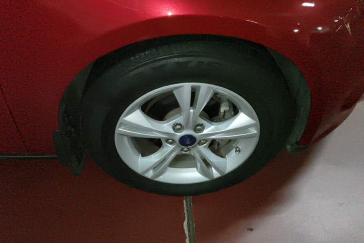 Used Ford Focus 2012 Hatchback 1.6L Automatic Fashion Edition Right Front Wheel Hub