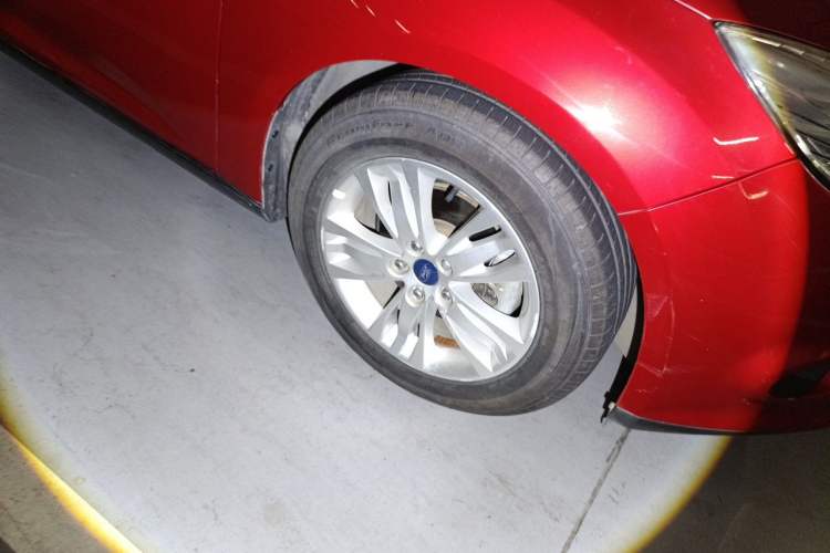 Used Ford Focus 2012 Sedan 1.6L Automatic Comfort Model Right Front Wheel Hub