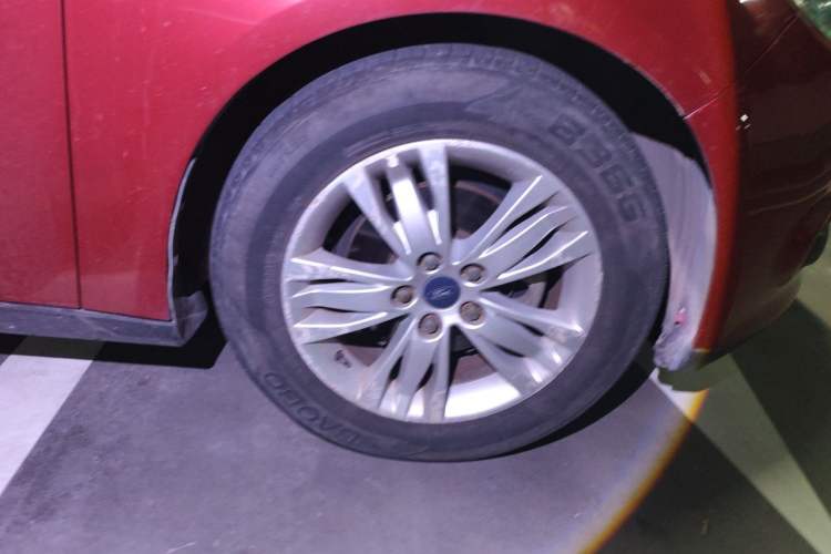 Used Ford Focus 2012 Sedan 1.6L Automatic Comfort Model Right Front Wheel Hub