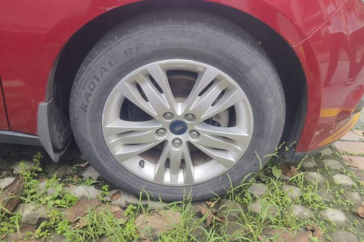 Used Ford Focus 2012 Hatchback 1.6L Automatic Comfort Model Right Front Wheel Hub