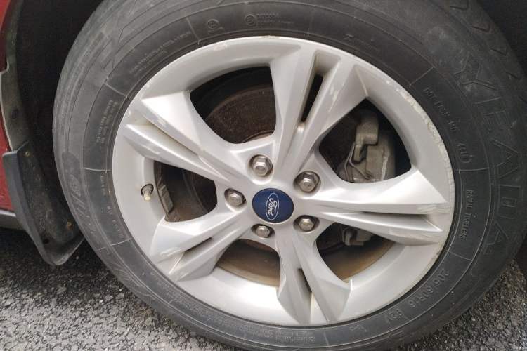 Used Ford Focus 2012 Hatchback 1.6L Automatic Fashion Edition Right Front Wheel Hub