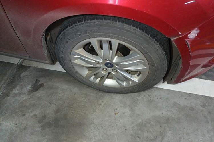 Used Ford Focus 2012 Hatchback 1.6L Automatic Comfort Model Right Front Wheel Hub