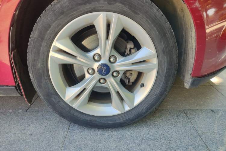 Used Ford Focus 2012 Hatchback 1.6L Manual Fashion Edition Right Front Wheel Hub