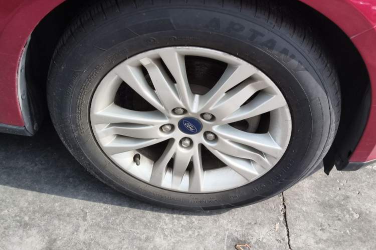 Used Ford Focus 2012 Hatchback 1.6L Manual Comfort Model Right Front Wheel Hub