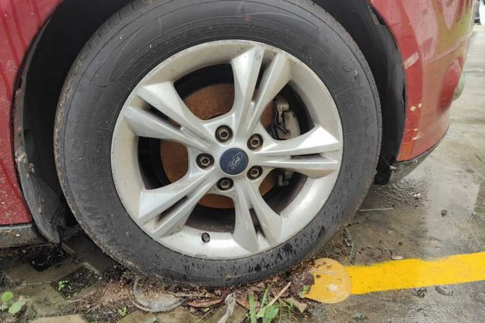 Used Ford Focus 2012 Sedan 1.6L Manual Fashion Edition Right Front Wheel Hub