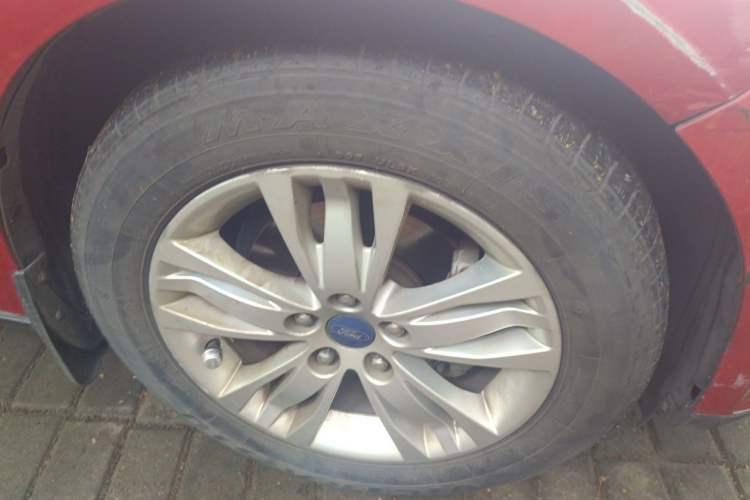 Used Ford Focus 2012 Sedan 1.6L Automatic Comfort Model Right Front Wheel Hub