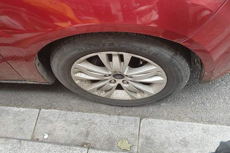 Used Ford Focus 2012 Hatchback 1.6L Automatic Comfort Model Right Front Wheel Hub